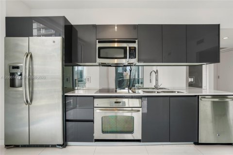 Condo in Miami, Florida, 2 bedrooms  № 2065066