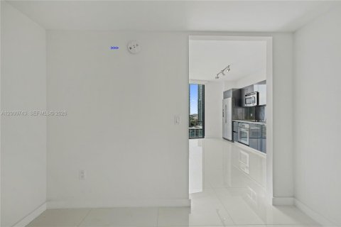 Condo in Miami, Florida, 2 bedrooms  № 2065066 - photo 19