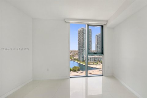 Condo in Miami, Florida, 2 bedrooms  № 2065066 - photo 22