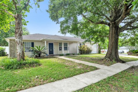 Villa ou maison à vendre à Navarre, Floride: 3 chambres, 178.93 m2 № 562367 - photo 1