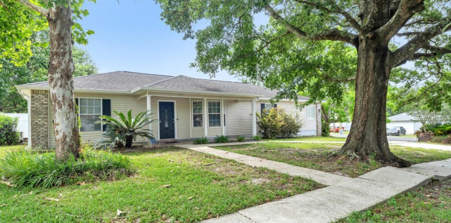 House in Navarre, Florida 3 bedrooms, 178.93 sq.m. № 562367