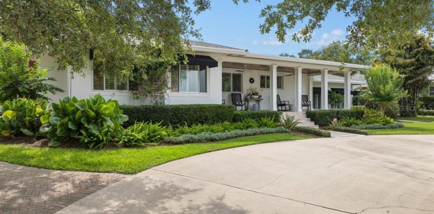House in Orlando, Florida 4 bedrooms, 306.3 sq.m. № 1749568
