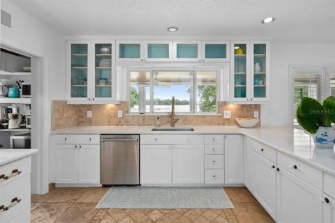 House in Orlando, Florida 4 bedrooms, 306.3 sq.m. № 1749568 - photo 17