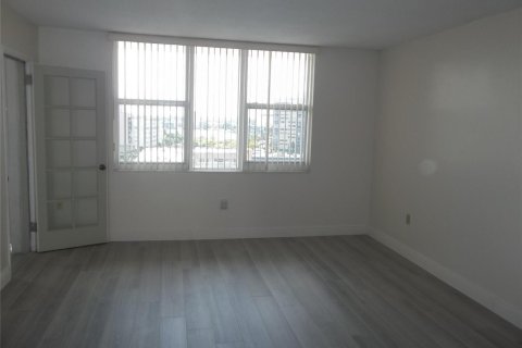 Condo in Hallandale Beach, Florida, 1 bedroom  № 2402441 - photo 5
