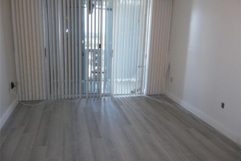 Condo in Hallandale Beach, Florida, 1 bedroom  № 2402441 - photo 6