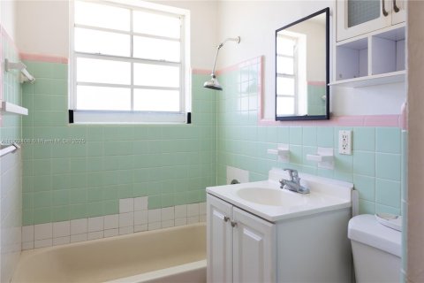 Casa en alquiler en Miami Beach, Florida, 1 dormitorio, 515.51 m2 № 2018727 - foto 12