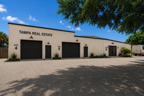 Propiedad comercial en alquiler en Tampa, Florida, 3307.88 m2 № 2277779 - foto 2