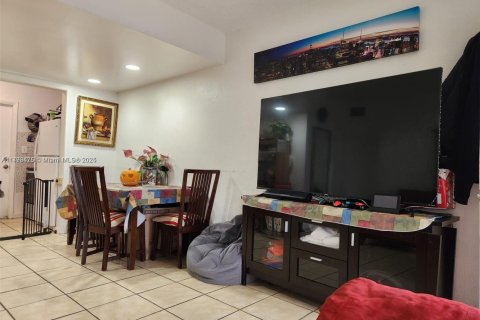 Commercial property in Miami, Florida 316.24 sq.m. № 1959084 - photo 7