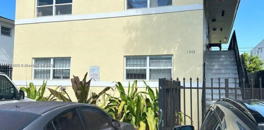 Commercial property in Miami, Florida 316.24 sq.m. № 1959084