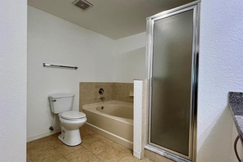 Condo in Port St. Lucie, Florida, 2 bedrooms № 2083587 - photo 16