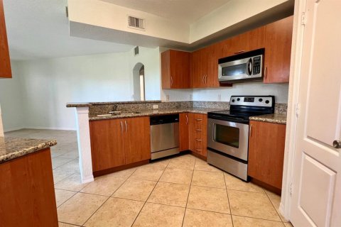 Condo in Port St. Lucie, Florida, 2 bedrooms № 2083587 - photo 2