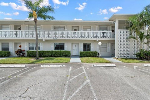 Condo in Delray Beach, Florida, 2 bedrooms  № 2242526 - photo 2