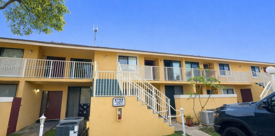 Condominio en Miami Gardens, Florida, 2 dormitorios  № 2005042