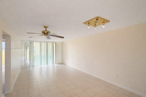Condominio en venta en Miami Gardens, Florida, 2 dormitorios, 104.24 m2 № 2005042 - foto 4