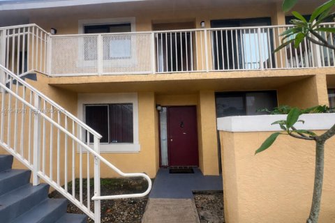 Condominio en venta en Miami Gardens, Florida, 2 dormitorios, 104.24 m2 № 2005042 - foto 2