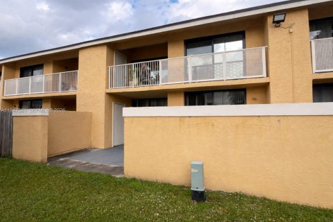 Condominio en venta en Miami Gardens, Florida, 2 dormitorios, 104.24 m2 № 2005042 - foto 3