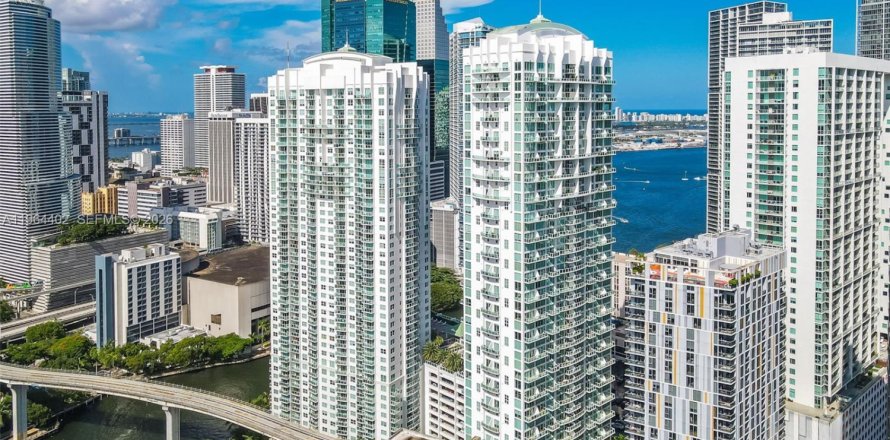 Condominio en Miami, Florida, 1 dormitorio  № 2026429