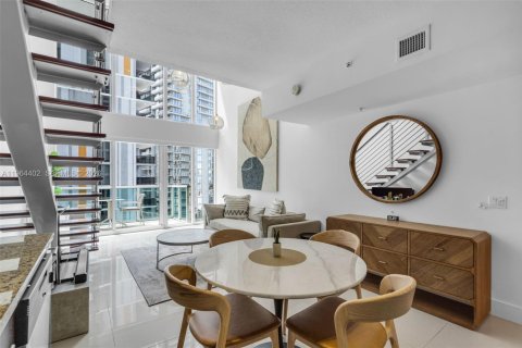 Condominio en alquiler en Miami, Florida, 1 dormitorio, 98.29 m2 № 2026429 - foto 5