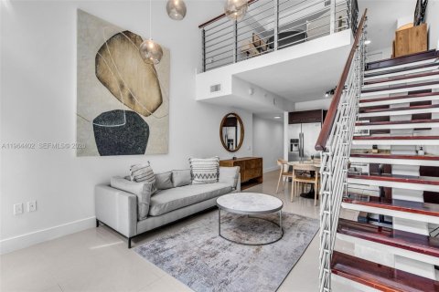 Condominio en alquiler en Miami, Florida, 1 dormitorio, 98.29 m2 № 2026429 - foto 3