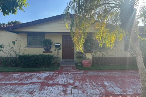 Villa ou maison à vendre à Miami, Floride: 3 chambres, 120.77 m2 № 1995481 - photo 24