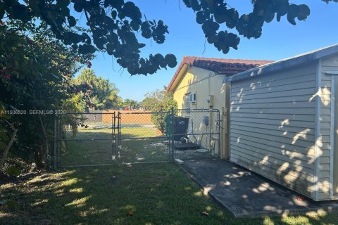 Villa ou maison à vendre à Miami, Floride: 3 chambres, 120.77 m2 № 1995481 - photo 2