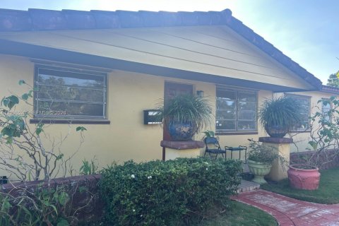 Casa en Miami, Florida 3 dormitorios, 120.77 m2 № 1995481
