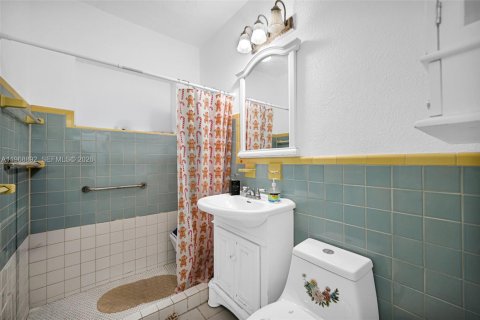 House in Miami, Florida 5 bedrooms, 205.04 sq.m. № 2029978 - photo 12