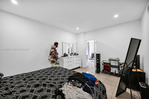 House in Miami, Florida 5 bedrooms, 205.04 sq.m. № 2029978 - photo 29