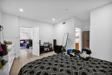 House in Miami, Florida 5 bedrooms, 205.04 sq.m. № 2029978 - photo 28