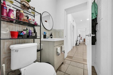 House in Miami, Florida 5 bedrooms, 205.04 sq.m. № 2029978 - photo 20