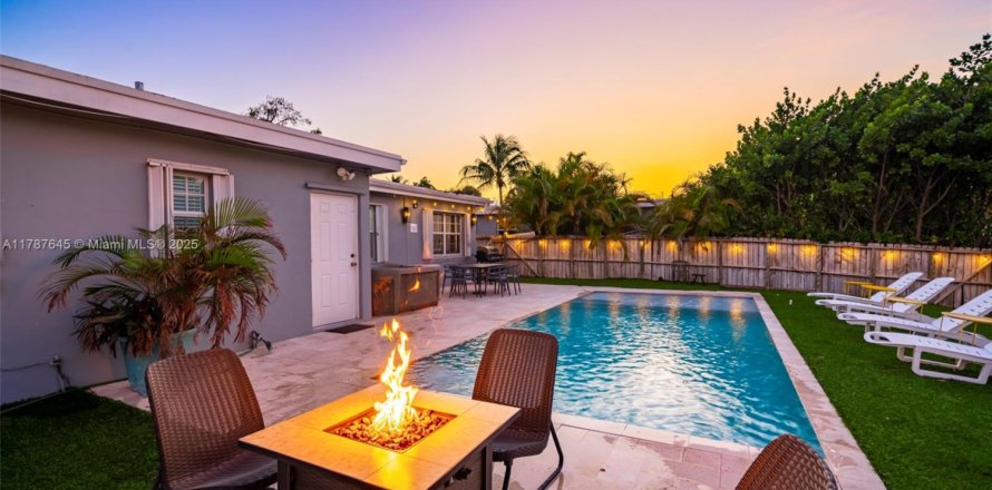 Villa ou maison à Hollywood, Floride 4 chambres, 164.16 m2 № 1862142