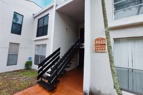 Снять в аренду кондоминиум в Тамарак, Флорида 3 спальни, 108.42м2, № 2022038 - фото 17