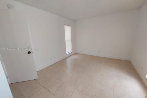 Снять в аренду кондоминиум в Тамарак, Флорида 3 спальни, 108.42м2, № 2022038 - фото 6