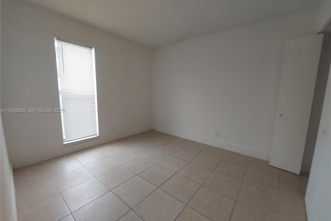 Снять в аренду кондоминиум в Тамарак, Флорида 3 спальни, 108.42м2, № 2022038 - фото 14