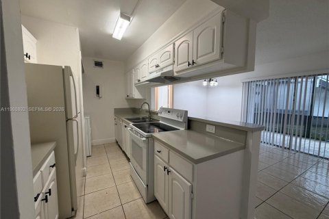 Кондоминиум с 3 спальнями в Тамарак, Флорида № 2022038