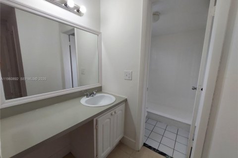 Снять в аренду кондоминиум в Тамарак, Флорида 3 спальни, 108.42м2, № 2022038 - фото 8