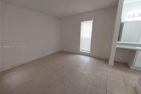 Снять в аренду кондоминиум в Тамарак, Флорида 3 спальни, 108.42м2, № 2022038 - фото 7