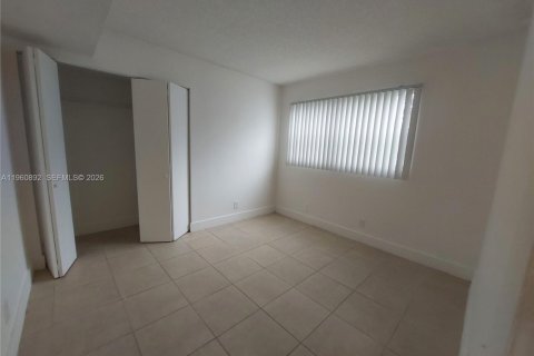 Снять в аренду кондоминиум в Тамарак, Флорида 3 спальни, 108.42м2, № 2022038 - фото 13