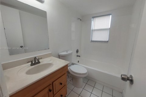 Снять в аренду кондоминиум в Тамарак, Флорида 3 спальни, 108.42м2, № 2022038 - фото 15