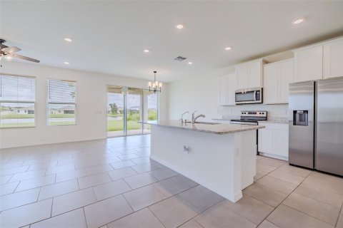 House in Riverview, Florida 5 bedrooms, 275.36 sq.m. № 2201904 - photo 17