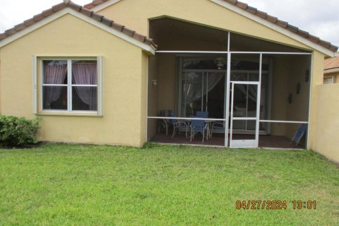 House in Delray Beach, Florida 2 bedrooms, 164.07 sq.m. № 1151998 - photo 1