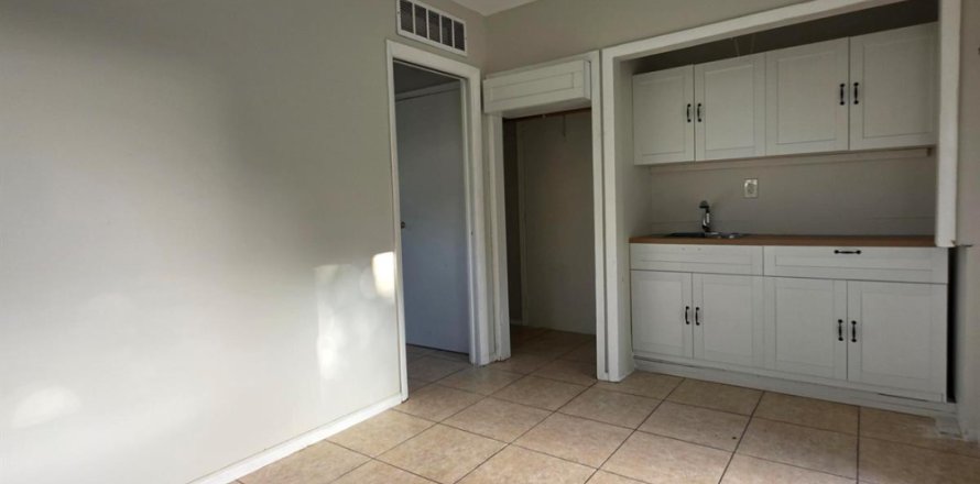 Appartement à Hollywood, Floride 3 pièces, 48.68 m2 № 2376218