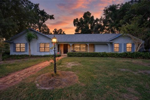 Villa ou maison à Eustis, Floride 3 chambres, 235.51 m2 № 2419582