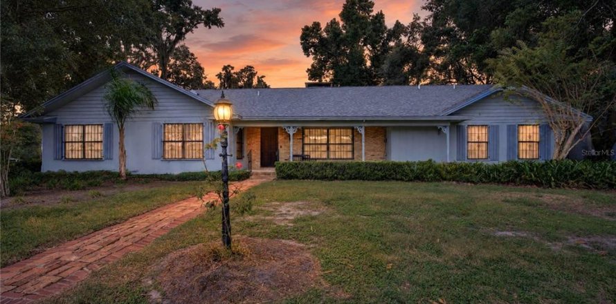 Villa ou maison à Eustis, Floride 3 chambres, 235.51 m2 № 2419582
