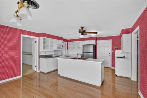 Villa ou maison à vendre à Eustis, Floride: 3 chambres, 235.51 m2 № 2419582 - photo 10