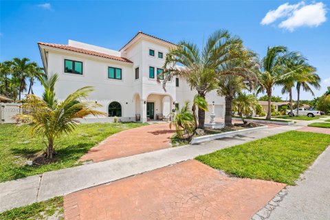Casa en venta en Fort Lauderdale, Florida, 6 dormitorios, 413.14 m2 № 1982601 - foto 4