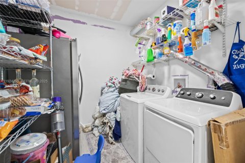 Casa en venta en Fort Lauderdale, Florida, 6 dormitorios, 413.14 m2 № 1982601 - foto 26