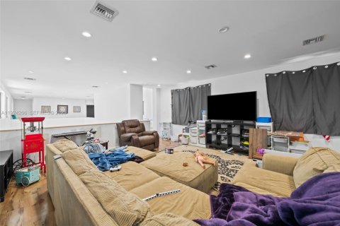 Casa en venta en Fort Lauderdale, Florida, 6 dormitorios, 413.14 m2 № 1982601 - foto 17