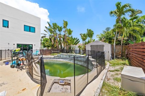 Casa en venta en Fort Lauderdale, Florida, 6 dormitorios, 413.14 m2 № 1982601 - foto 1