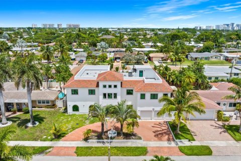 Casa en venta en Fort Lauderdale, Florida, 6 dormitorios, 413.14 m2 № 1982601 - foto 2